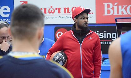 Μουρ: «Ενθουσιασμένος που θα παίξω στην Ελλάδα και υπό τις οδηγίες του Πεδουλάκη»