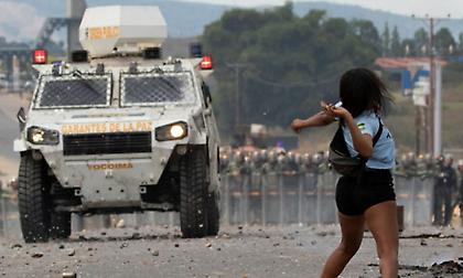 Βενεζουέλα: Πόλεμος στα σύνορα με τη Βραζιλία - Τέσσερις νεκροί και 58 τραυματίες