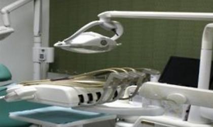 Σλοβενία: Ένοχη η οδοντίατρος που αρνήθηκε υπηρεσίες της σε ασθενή με HIV