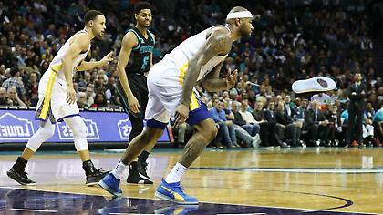 Πέταξε παπούτσι αντιπάλου στους θεατές ο Κάζινς και δέχτηκε τεχνική (video)