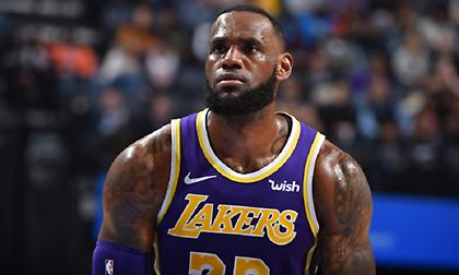 Πέμπτος σε τριπλ-νταμπλ στην ιστορία ο Λεμπρόν (video)