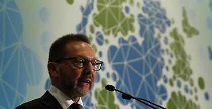 Κατά του κρατικού μονοπωλίου στις συνταξιοδοτικές παροχές ο Στουρνάρας