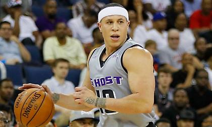 Κατηγορείται για σεξουαλική παρενόχληση ο Μάικ Μπίμπι