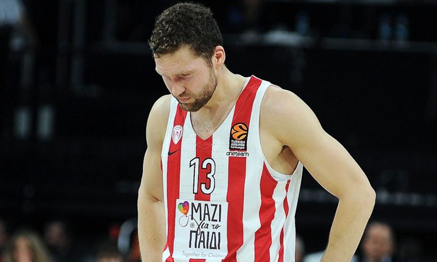 Ζέρβας: «Ο Ολυμπιακός ψάχνει για παίκτη»