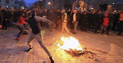 Νέα μεγάλη διαδήλωση και επεισόδια κατά του Ράμα στα Τίρανα