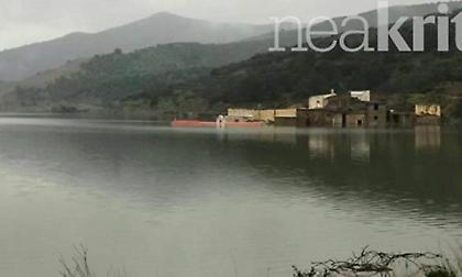 Ηράκλειο: Ξεκίνησε η υπερχείλιση στο Φράγμα Αποσελέμη