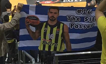 Όταν Έλληνες αποθεώνονται σε τουρκικά συνθήματα!