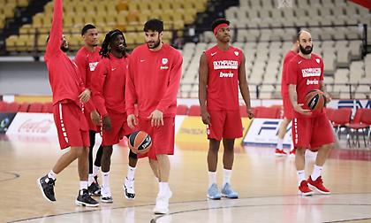 Γεύμα συσπείρωσης στον Ολυμπιακό από τους Αγγελόπουλους (pic)