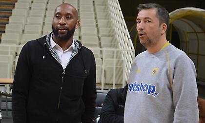 Επισκέφτηκε την προπόνηση της ΑΕΚ ο Χόλντεν