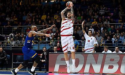 «Άλωσε» τη Μόσχα η Αρμάνι και «χάλασε» Ολυμπιακό και Παναθηναϊκό!