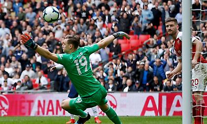 Η απίθανη-διπλή επέμβαση του Λένο στο Τότεναμ-Άρσεναλ (video)