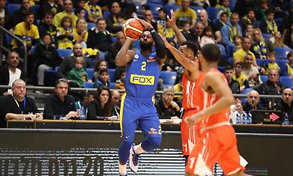 Αντεπίθεση στο τέλος και νίκη για τη Μακάμπι του Σφαιρόπουλου