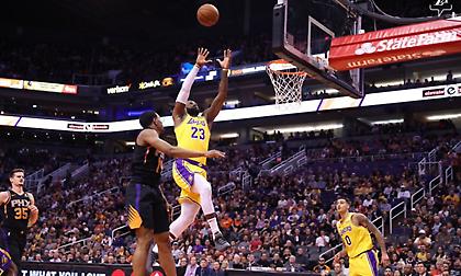 Έχασαν από τους Σανς και χάνονται οι Λέικερς