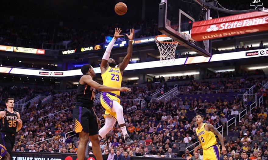 Έχασαν από τους Σανς και χάνονται οι Λέικερς