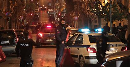 Καταδρομική επίθεση με βόμβες μολότοφ στο Αστυνομικό Τμήμα Ακροπόλεως