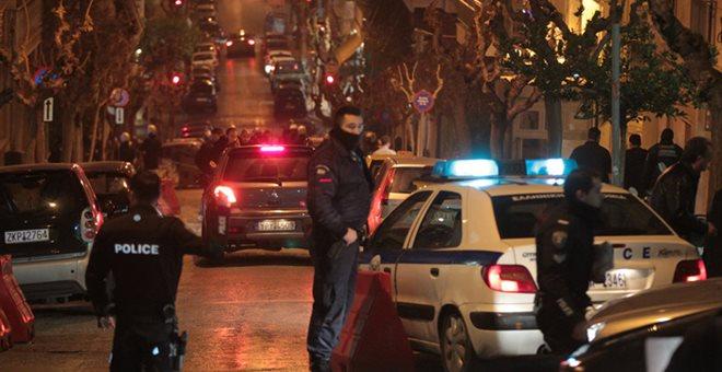 Καταδρομική επίθεση με βόμβες μολότοφ στο Αστυνομικό Τμήμα Ακροπόλεως