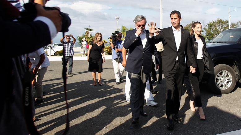 Βενεζουέλα: Θρίλερ με την επιστροφή Γκουαϊδό από τον Ισημερινό