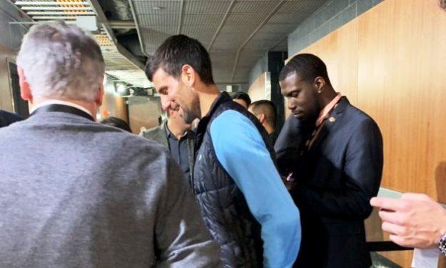 ΝΒΑ: Στα αποδυτήρια των Μπακς ο Τζόκοβιτς, ξανά από το κέντρο φαν των Λέικερς! (video)