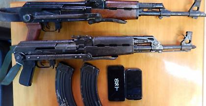 Επεισοδιακή σύλληψη: Έβαλε τα καλάσνικοφ παραμάσχαλα κι άρχισε… να τρέχει