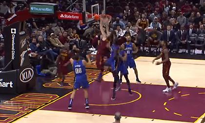 Ιπτάμενος Στάουσκας στην κορυφή του Top 10 (video)