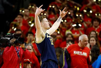 Τον φώναζαν άσχημο, τους έστειλε… φιλάκια (video)