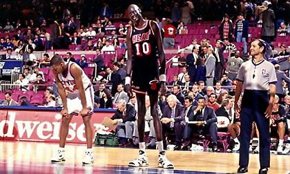 Μανούτε Μπολ: Ο σέντερ με ύψος 2.31 μέτρα που πέτυχε 6 τρίποντα σε ένα ημίχρονο! (video)