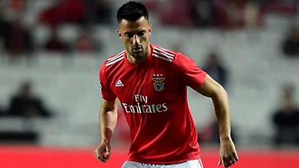 Επαφές για ανανέωση με Μπενφίκα ο Σάμαρης