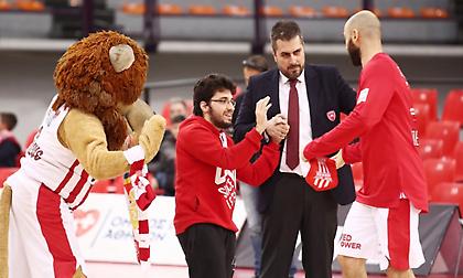 Τίμησε τον άτυχο Γιάννη ο Ολυμπιακός