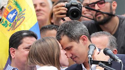 Η Ουάσιγκτον χαιρετίζει την επιστροφή Γκουαϊδό στη Βενεζουέλα