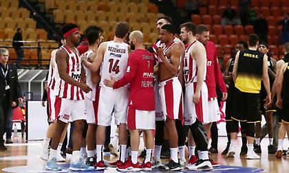 Ζέρβας: «Δεν αλλάζει στάση ο Ολυμπιακός»