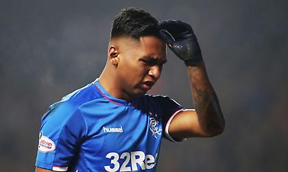 Λέστερ και Ντόρτμουντ κοιτάζουν τον Μορέλος