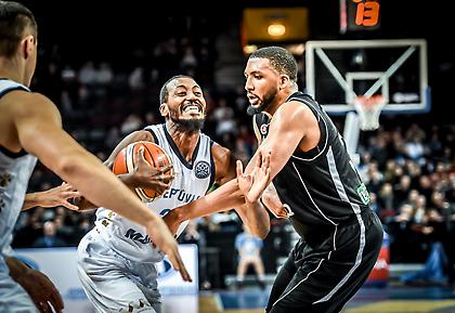 Με το ενάμιση πόδι στους «8» η Χάποελ