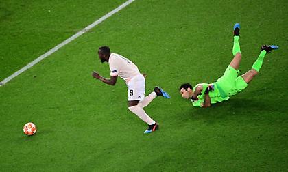 Ζωντανή η Γιουνάιτεντ: Γκέλα ο Μπουφόν και 1-2 ο Λουκάκου! (video)