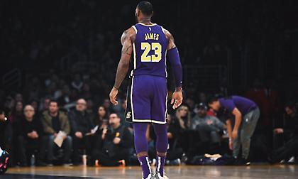 Το ιστορικό καλάθι του Λεμπρόν και το νικητήριο του Χέιγουορντ στο Top 10 (video)