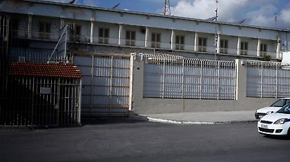 Μακελειό με ένα νεκρό και οκτώ τραυματίες στις φυλακές Κορυδαλλού