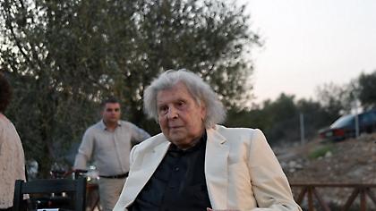 Αγωνία για τον Μίκη Θεοδωράκη: Νοσηλεύεται επί δέκα ημέρες