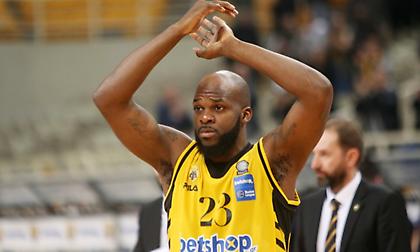 Γκρίφιν: «Εξαιρετικό το κλίμα στην ομάδα, το μυαλό μας μόνο στον Χολαργό»