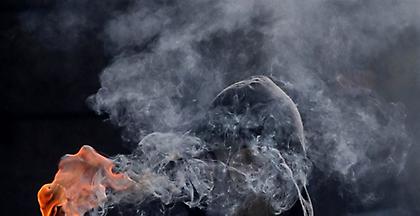 Πεδίο μάχης τα Εξάρχεια-Επιθέσεις σε διμοιρίες των ΜΑΤ