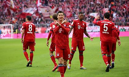 Τράβηξε... εξάσφαιρο η Μπάγερν, έσωσε την Ντόρτμουντ ο Αλκάθερ!