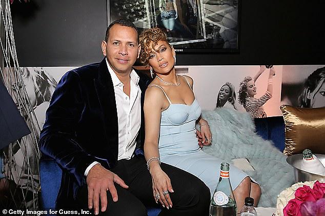 Αρραβωνιάστηκαν Τζένιφερ Λόπεζ και Άλεξ Ροντρίγκεζ