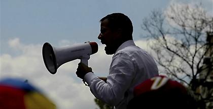 Βενεζουέλα: Ο Γουαϊδό δρομολογεί νέα μετωπική με Μαδούρο λόγω μπλακ-άουτ