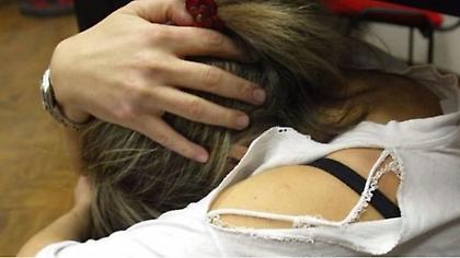 Σάλος στην Ιταλία: Αθώωσαν βιαστές γιατί το θύμα ήταν «πολύ αρρενωπό» και «καθόλου ελκυστικό»!