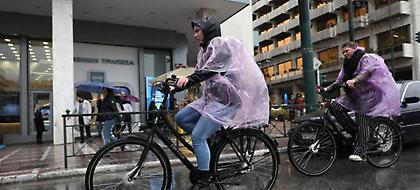 Πέφτει κι άλλο η θερμοκρασία σήμερα - Πού θα σημειωθούν βροχές και καταιγίδες