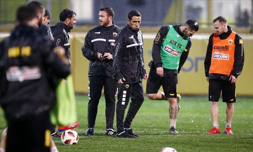 Χιμένεθ σε παίκτες της ΑΕΚ: «Μπορείτε περισσότερα…»