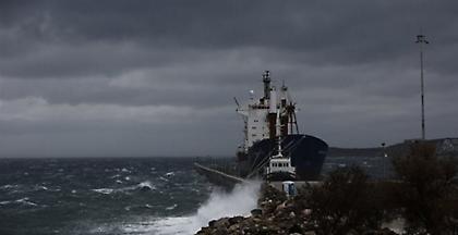 Προβλήματα σε όλη τη χώρα λόγω του καιρού - Ποια πλοία δεν φεύγουν
