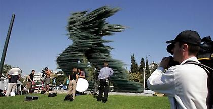 Τρέξε Δρομέα, Τρέξε- Η αφετηρία ενός μνημειακού έργου με άγνωστο τερματισμό