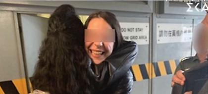 Ειρήνη Μελισσαροπούλου: Οι πρώτες φωτό μετά τη φυλακή -Χαμόγελα, αγκαλιές (pics)