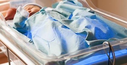 DW: Γερμανοί αναζητούν παρένθετες μητέρες στην Ελλάδα