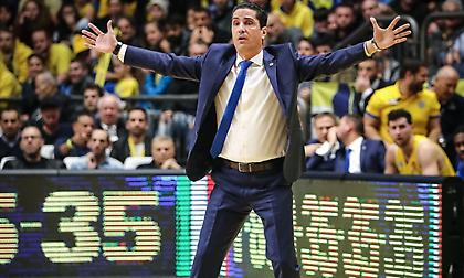 Σφαιρόπουλος: «Η… φόρμα δεν παίζει μπάσκετ. Είμαστε με την πλάτη στον τοίχο»