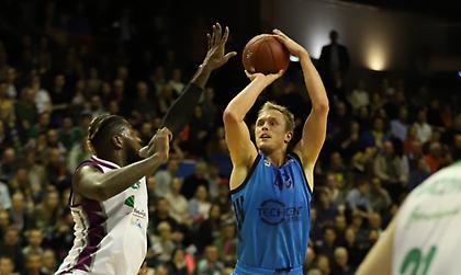 Σούπερ ανατροπή και στα ημιτελικά η Άλμπα!